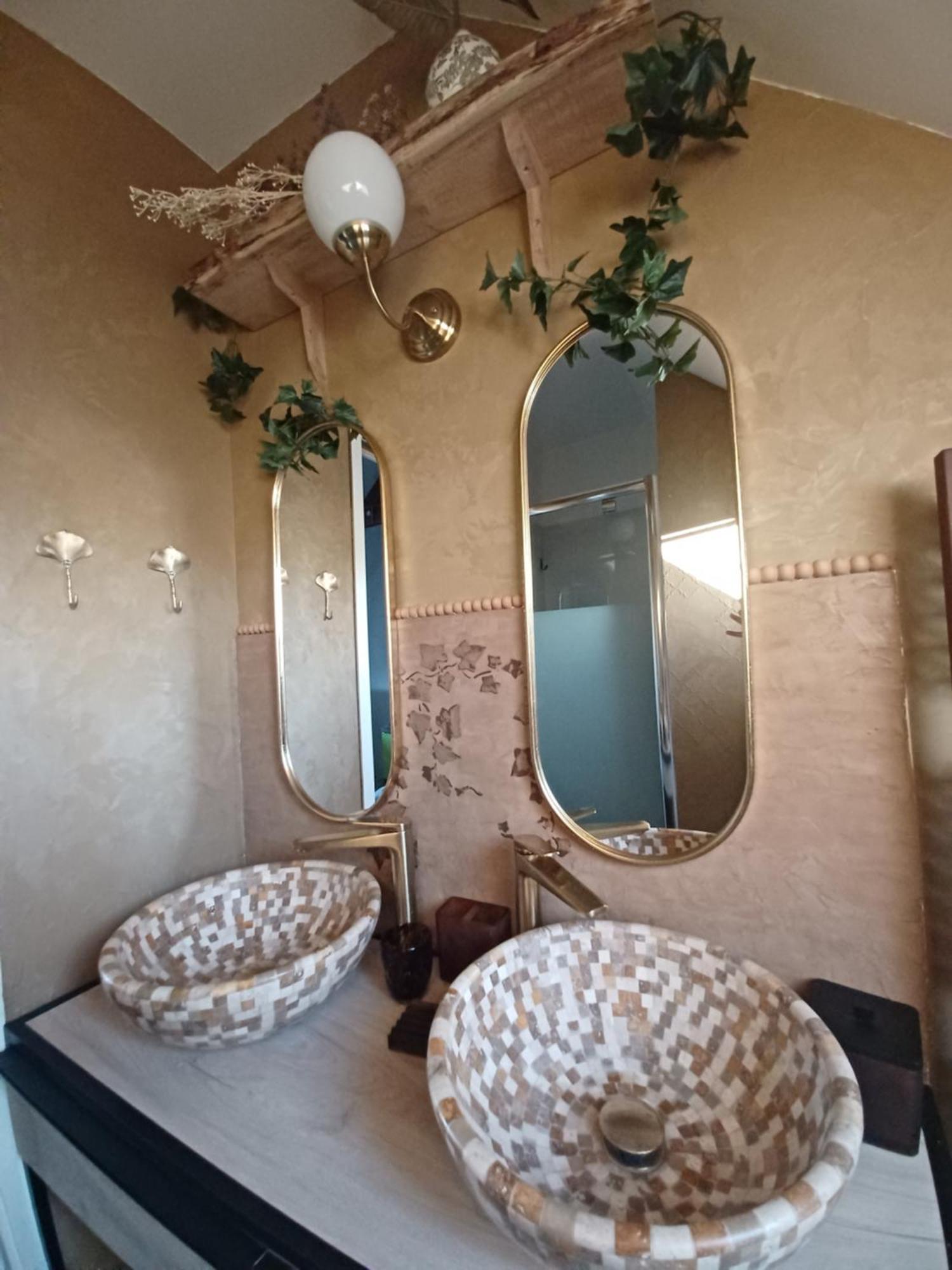 Le Banellou Bed & Breakfast แก็งแปร์ ภายนอก รูปภาพ
